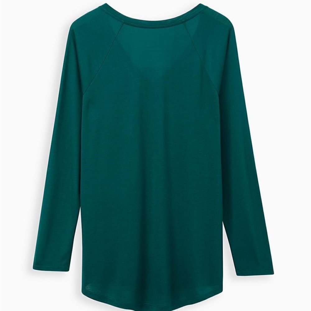 Torrid - Classic Fit Raglan Tee - Hobbies Scroll Green, Plus 00, M/L, Size 10﻿﻿﻿ - Picture 3 of 4